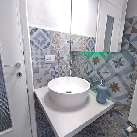 Tortellini E Tulipani * Bologna